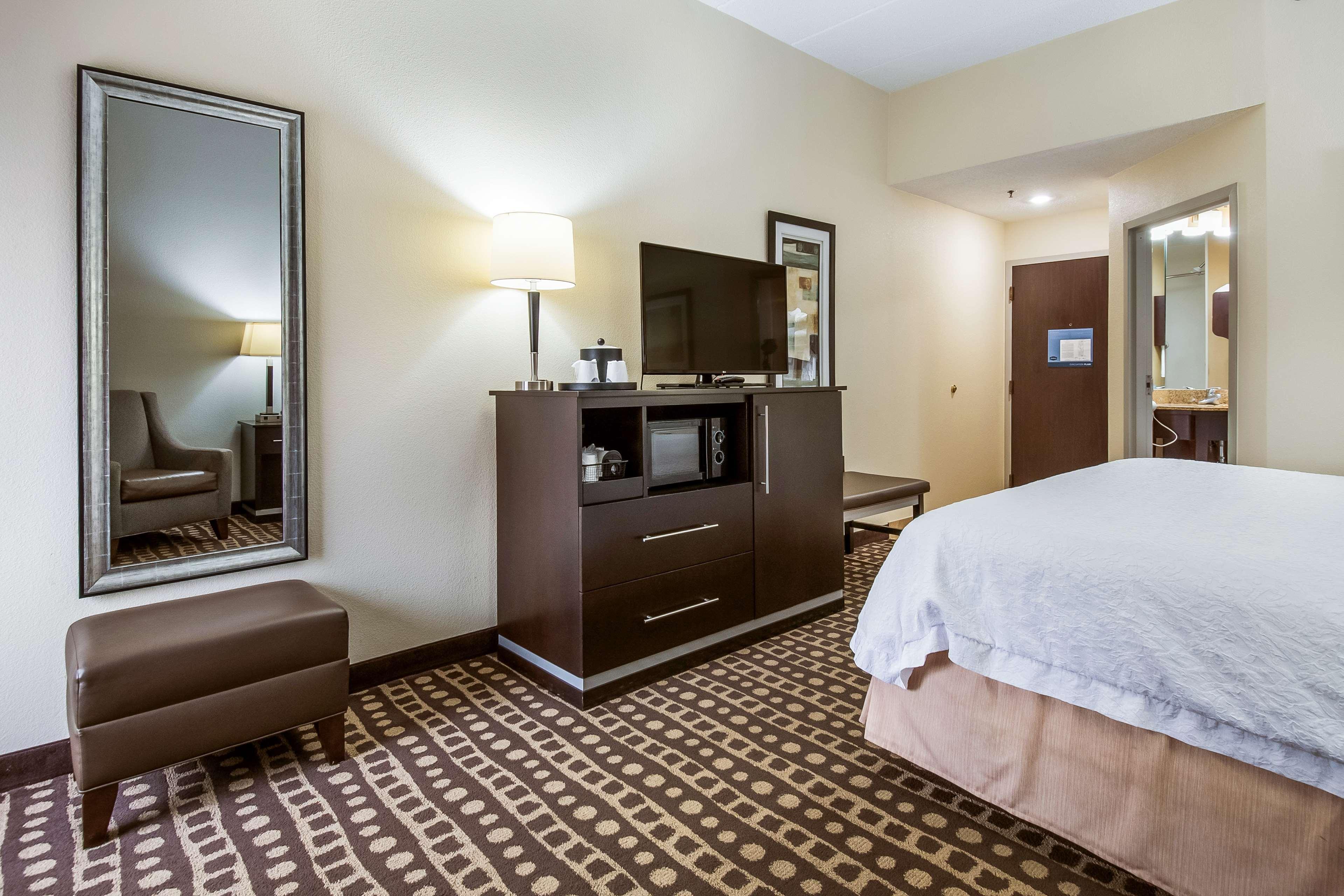 Hampton Inn West Колумбус Экстерьер фото