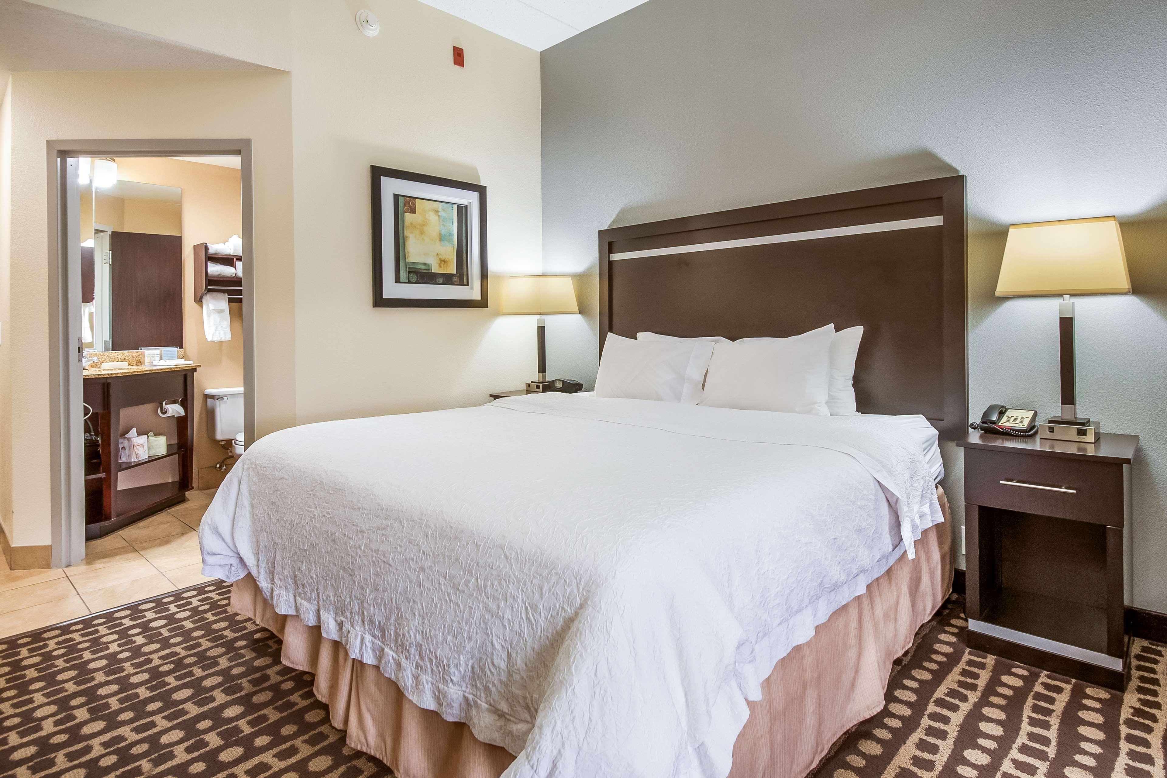Hampton Inn West Колумбус Экстерьер фото