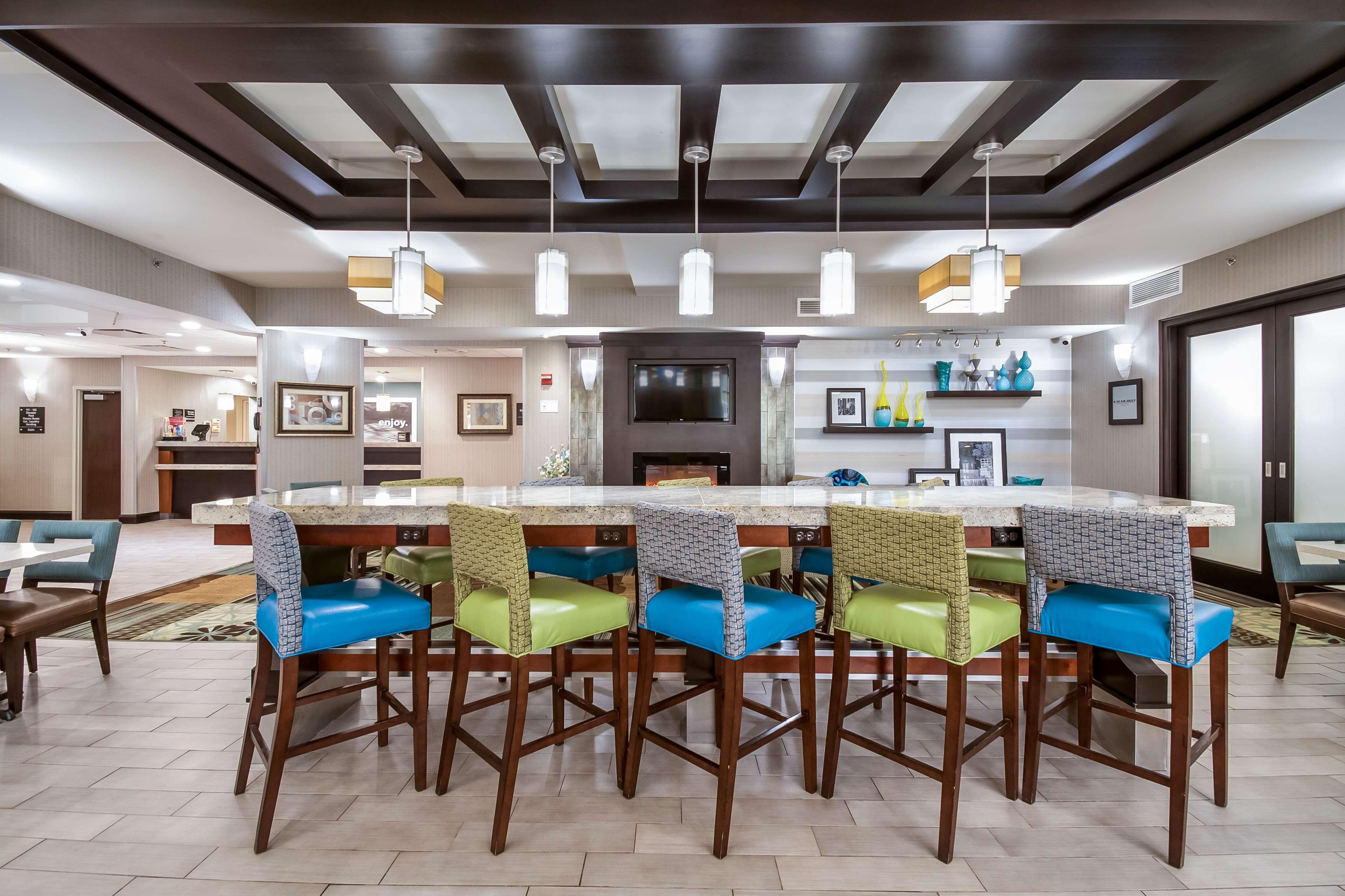 Hampton Inn West Колумбус Экстерьер фото