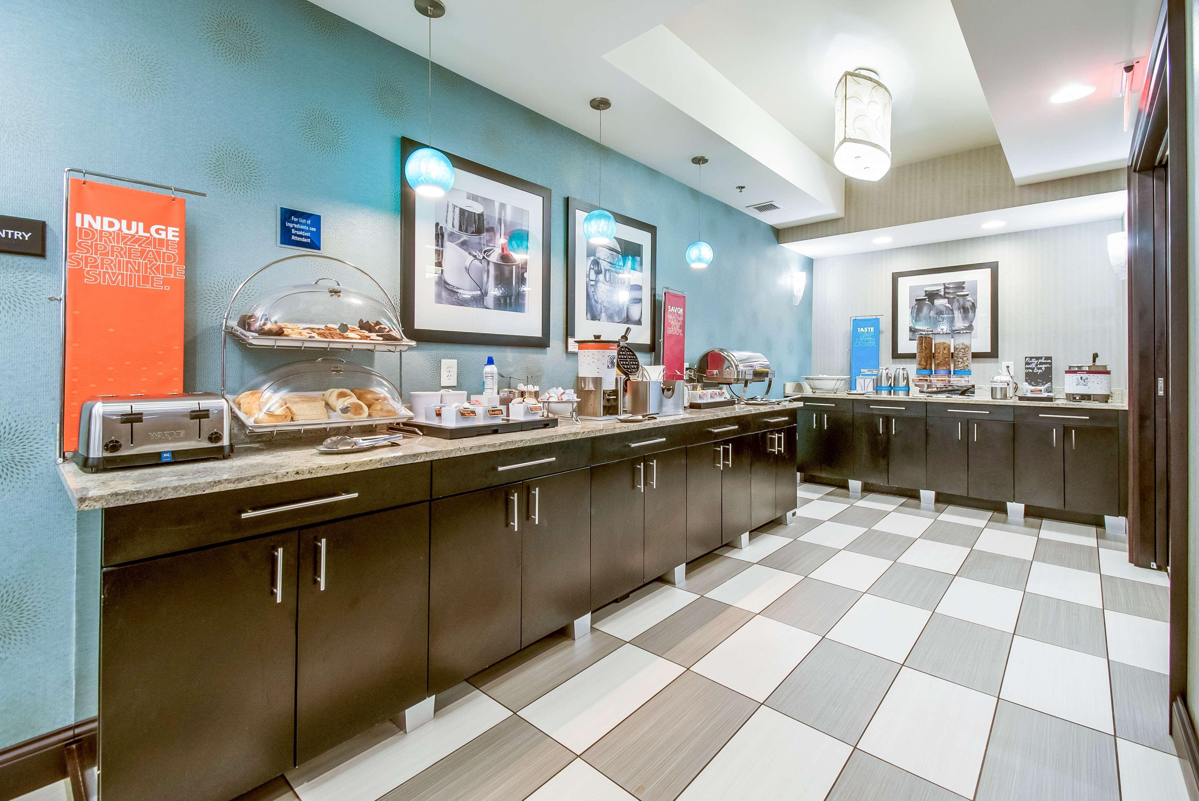Hampton Inn West Колумбус Экстерьер фото