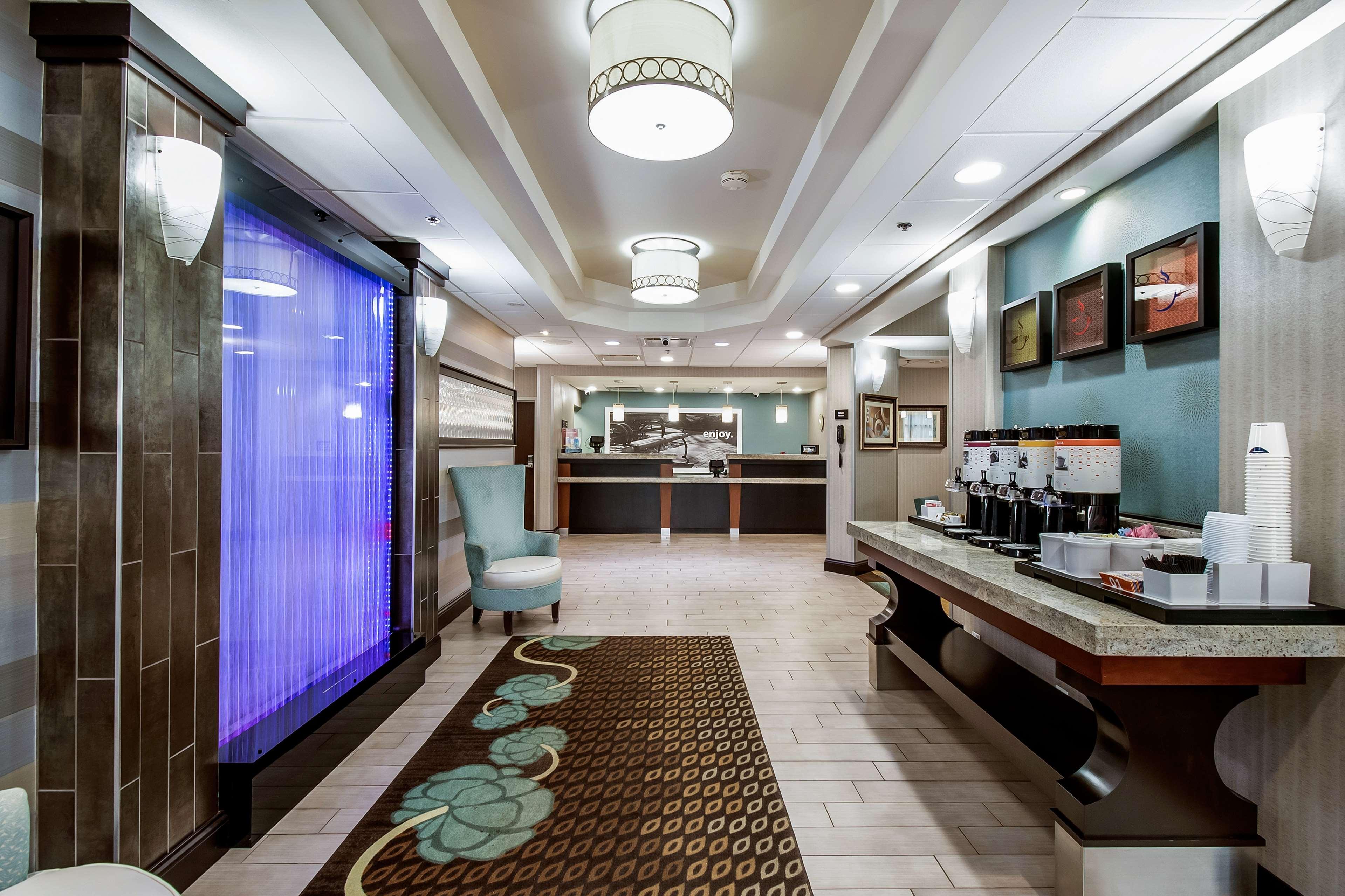 Hampton Inn West Колумбус Экстерьер фото