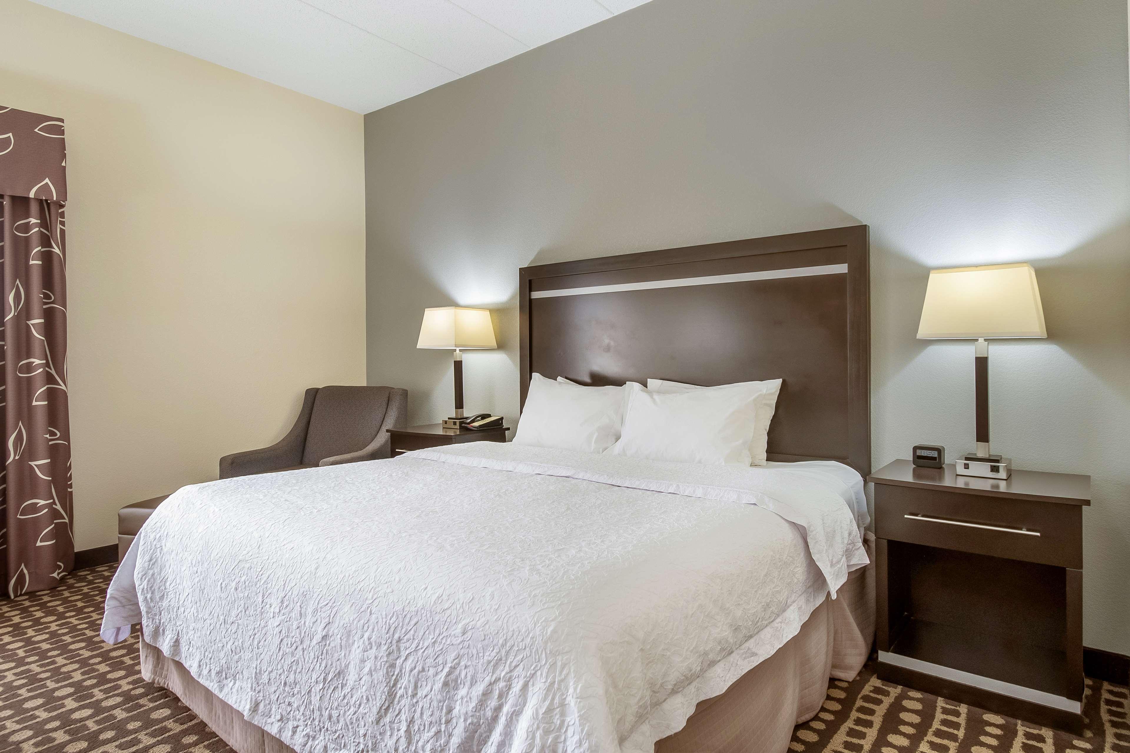 Hampton Inn West Колумбус Экстерьер фото