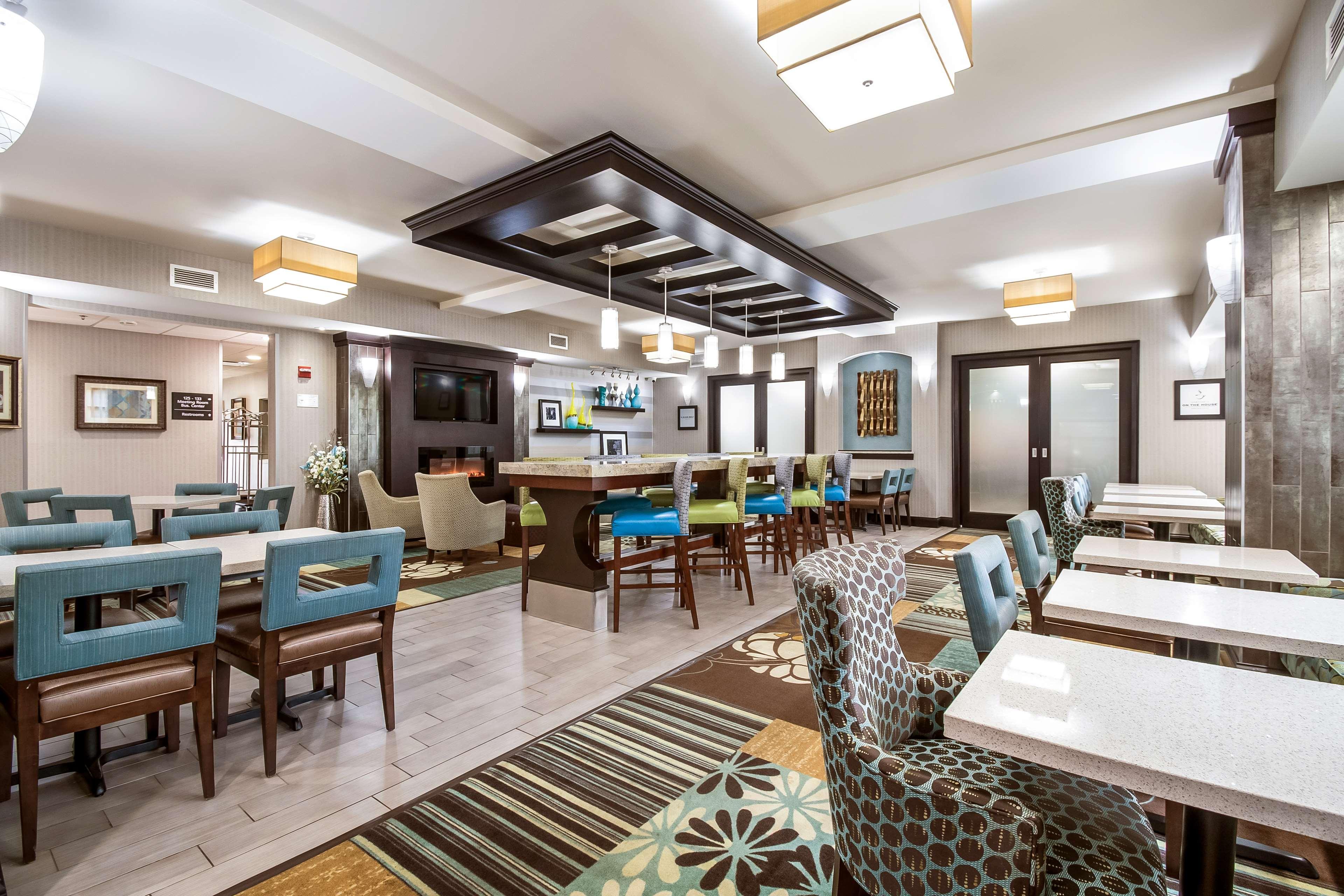 Hampton Inn West Колумбус Экстерьер фото