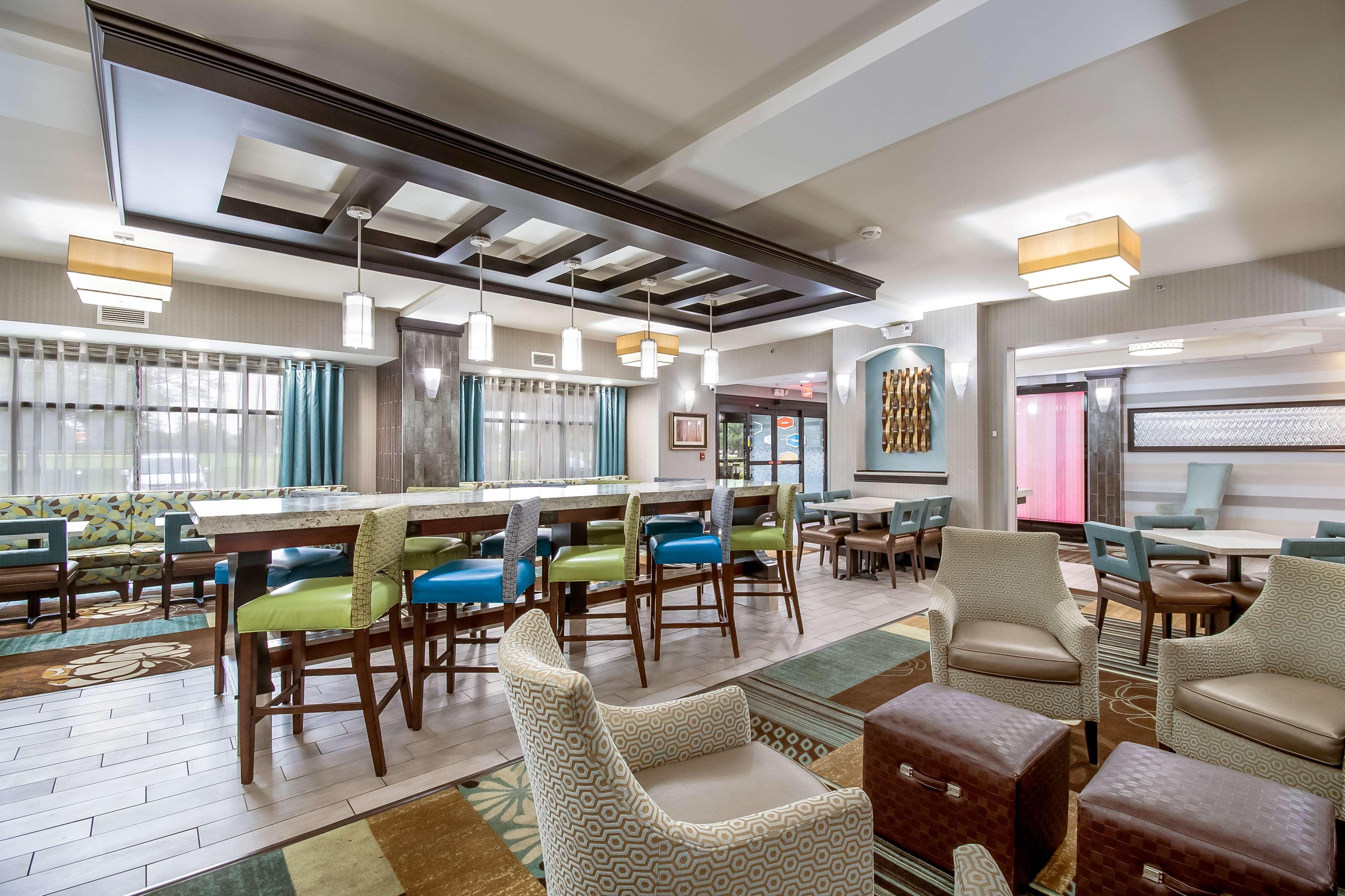 Hampton Inn West Колумбус Экстерьер фото