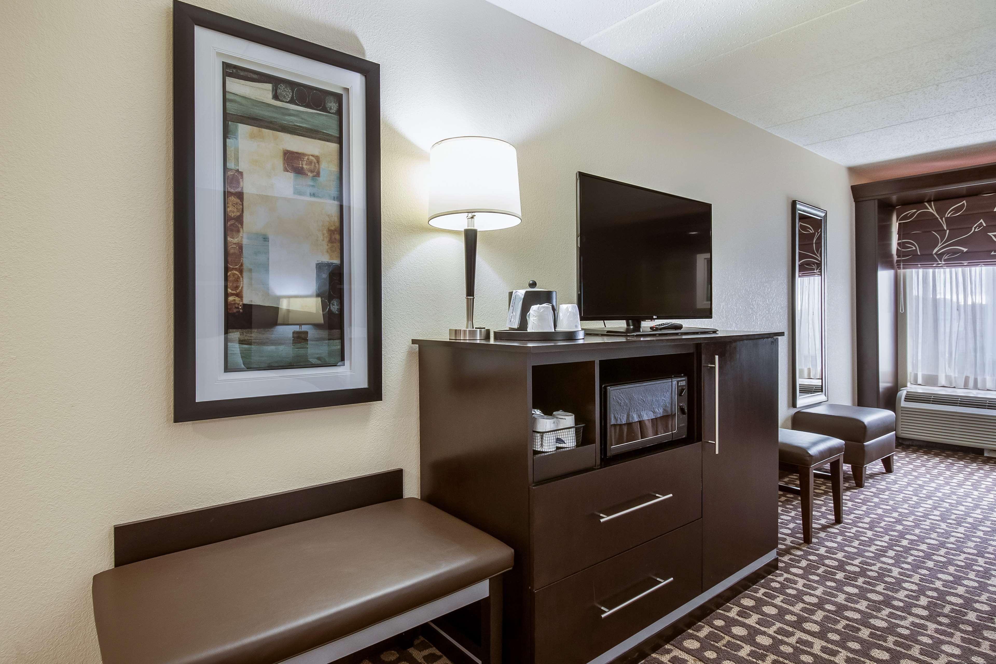 Hampton Inn West Колумбус Экстерьер фото