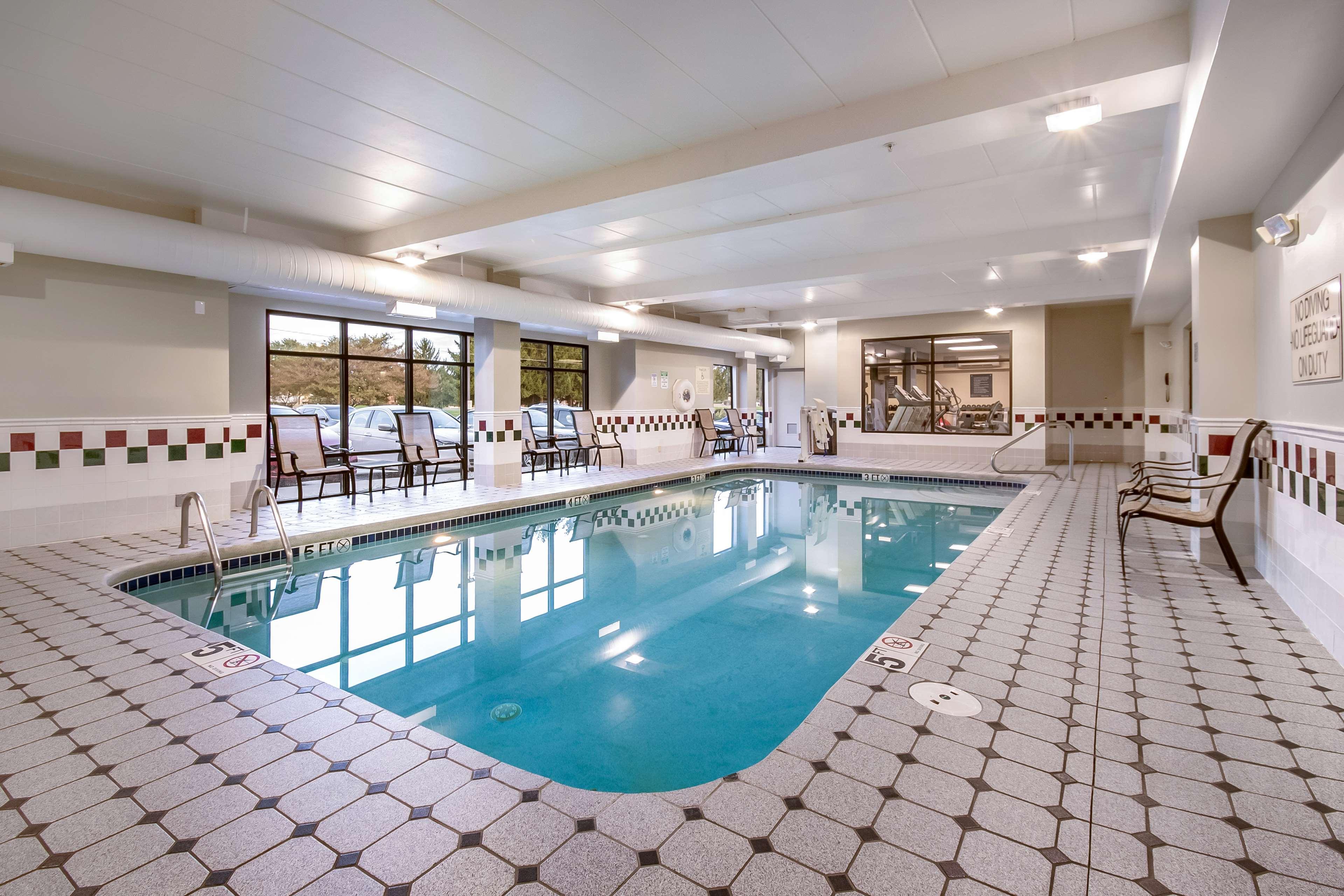 Hampton Inn West Колумбус Экстерьер фото