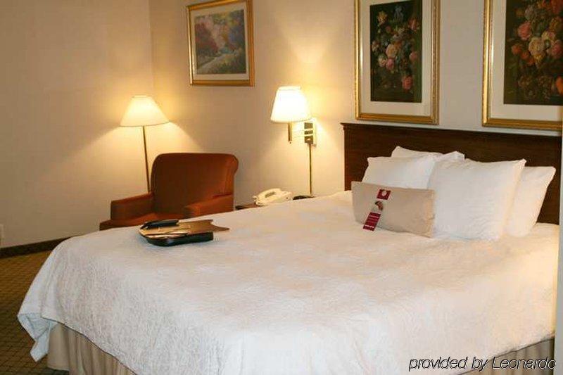Hampton Inn West Колумбус Номер фото