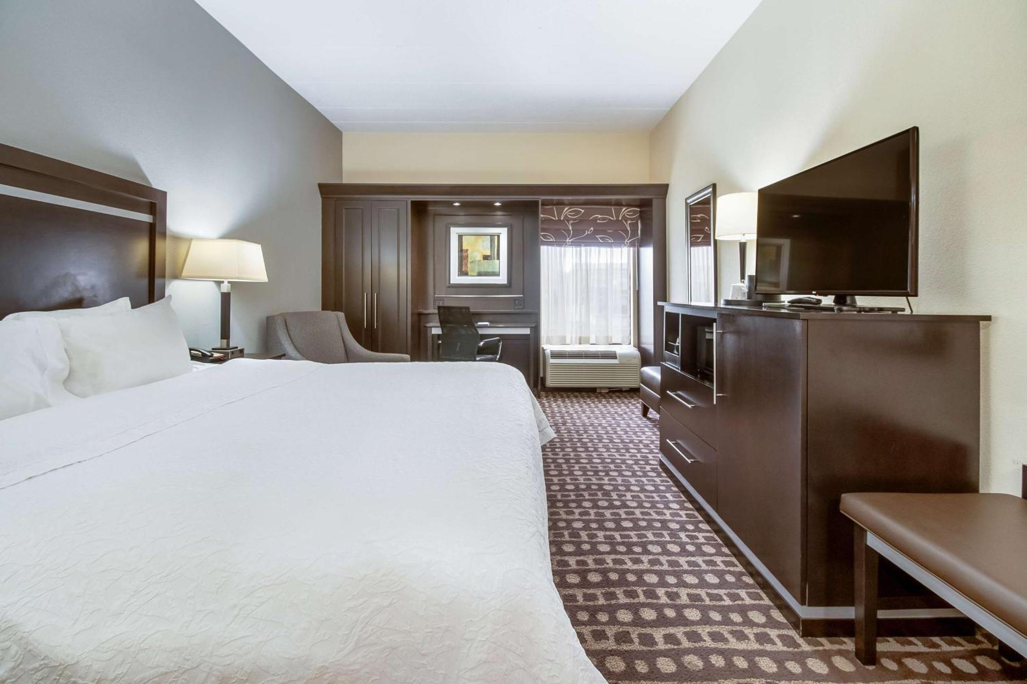 Hampton Inn West Колумбус Экстерьер фото