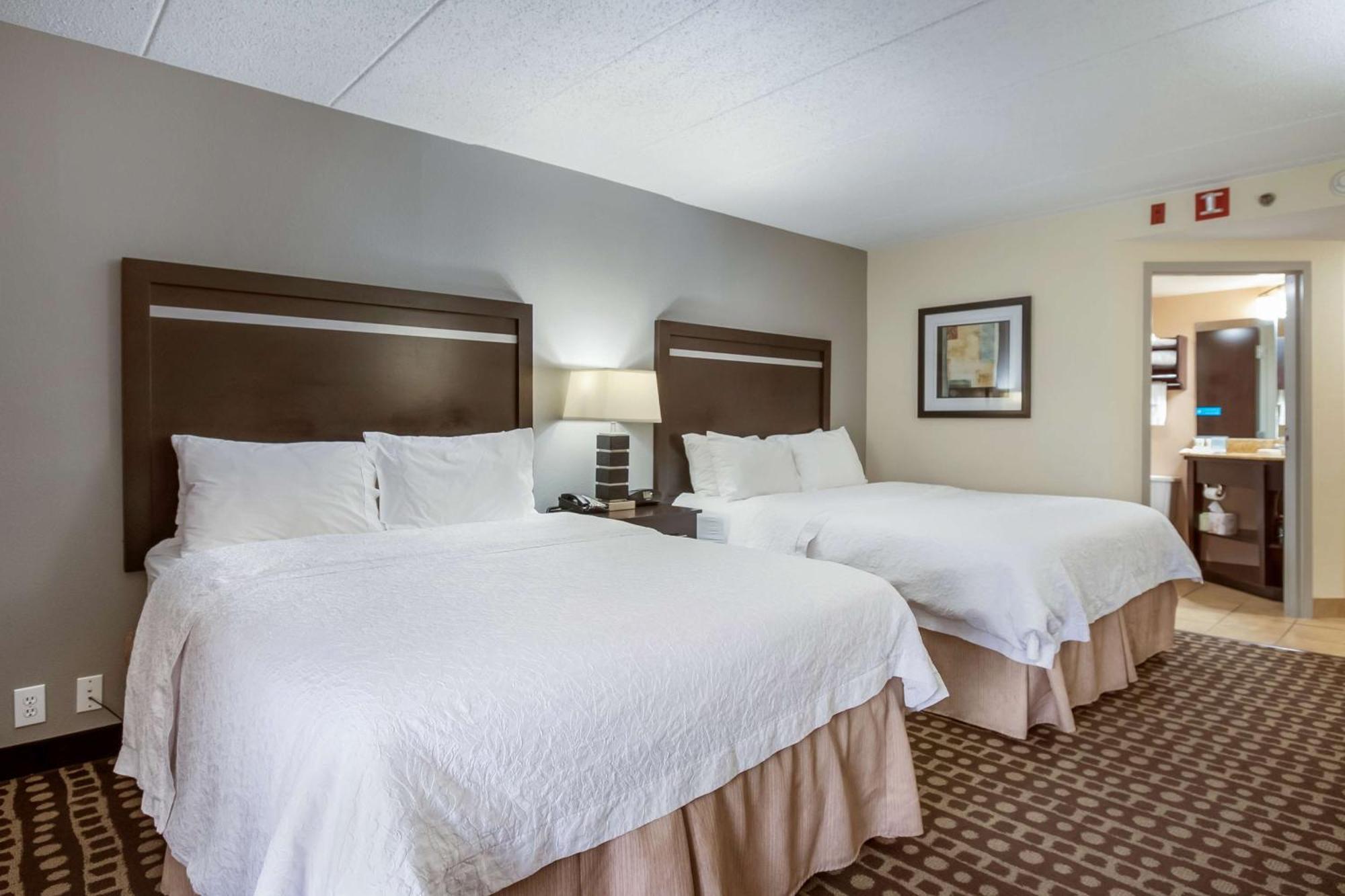 Hampton Inn West Колумбус Экстерьер фото