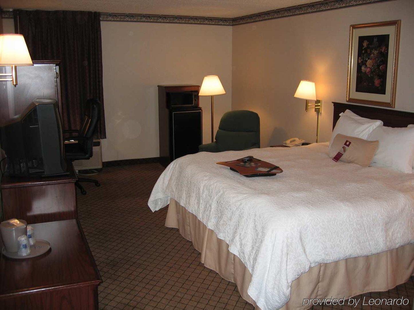 Hampton Inn West Колумбус Номер фото