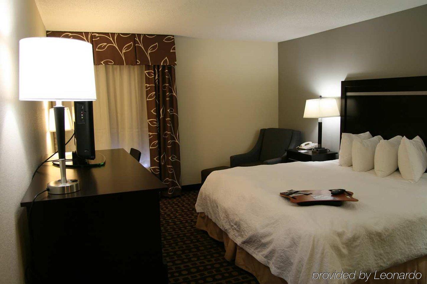 Hampton Inn West Колумбус Номер фото