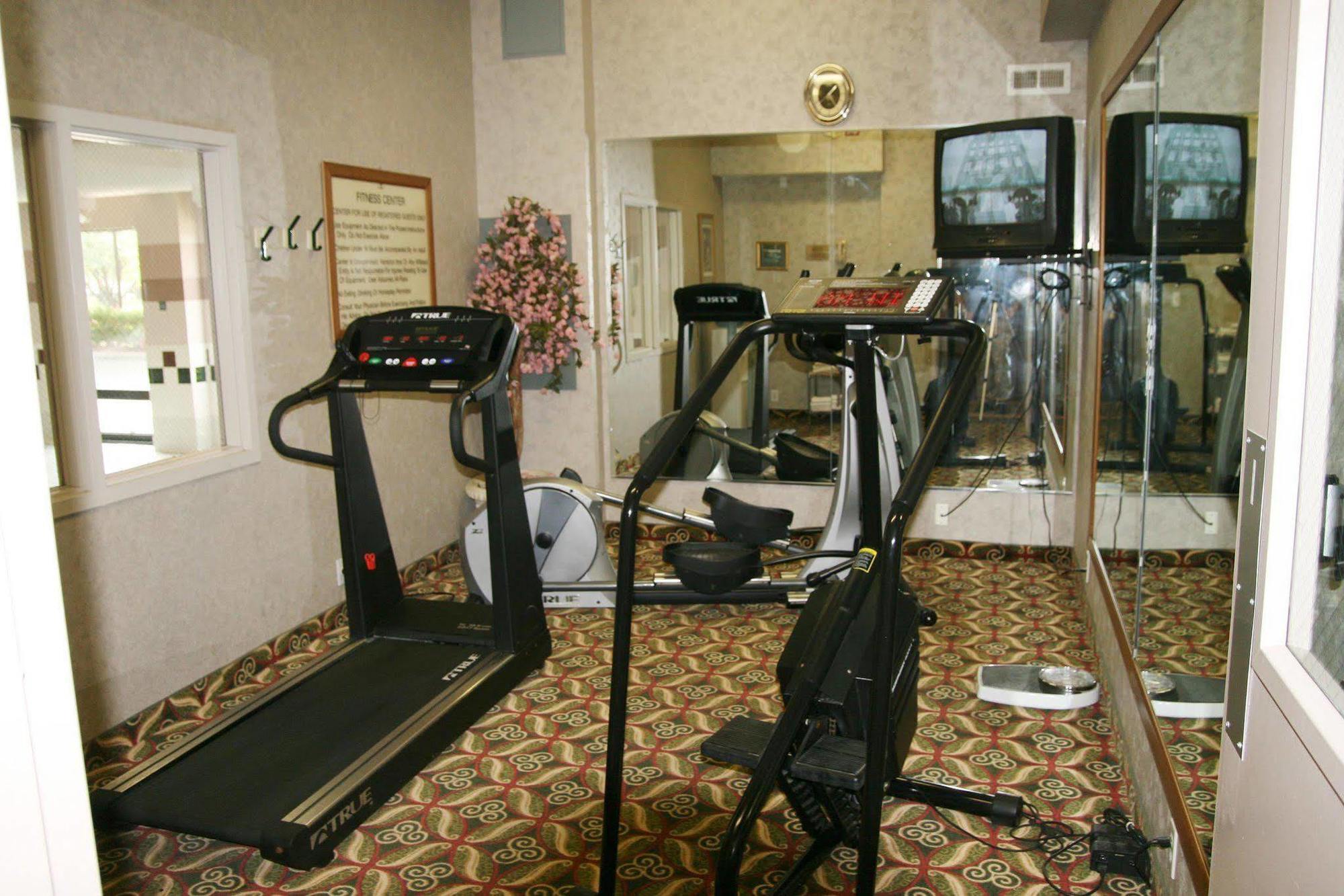 Hampton Inn West Колумбус Удобства фото