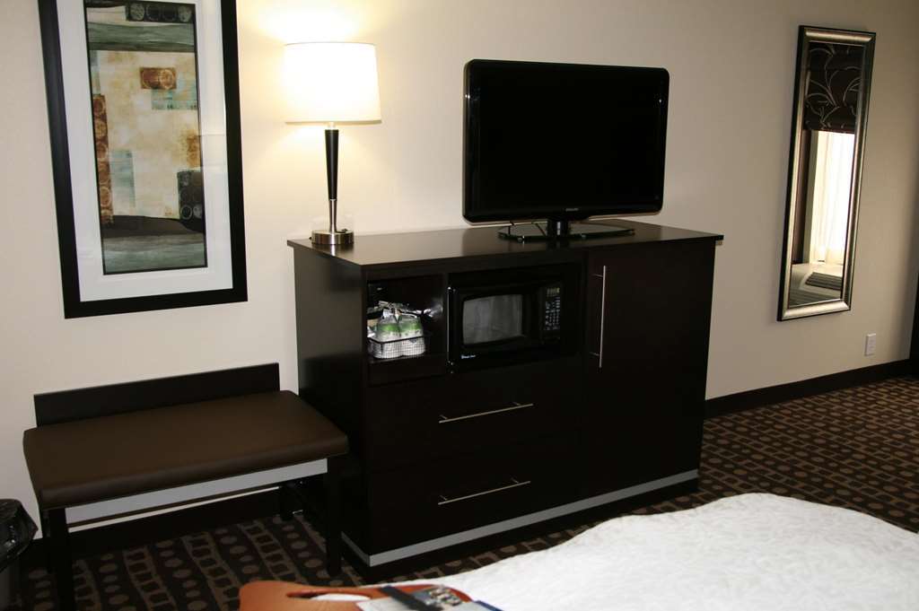 Hampton Inn West Колумбус Номер фото